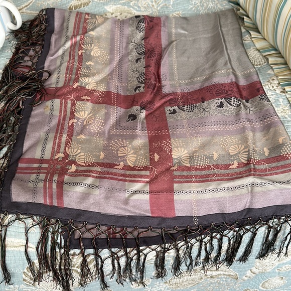 Silk vintage scarf 36” by 34” fringed tasseled hemlines all around - Picture 7 of 17